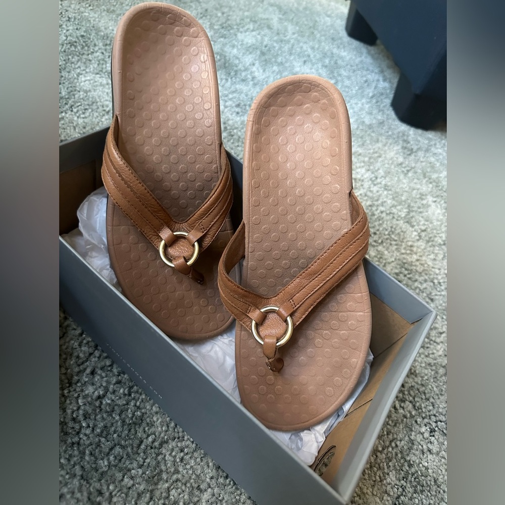 Vionic flip flops